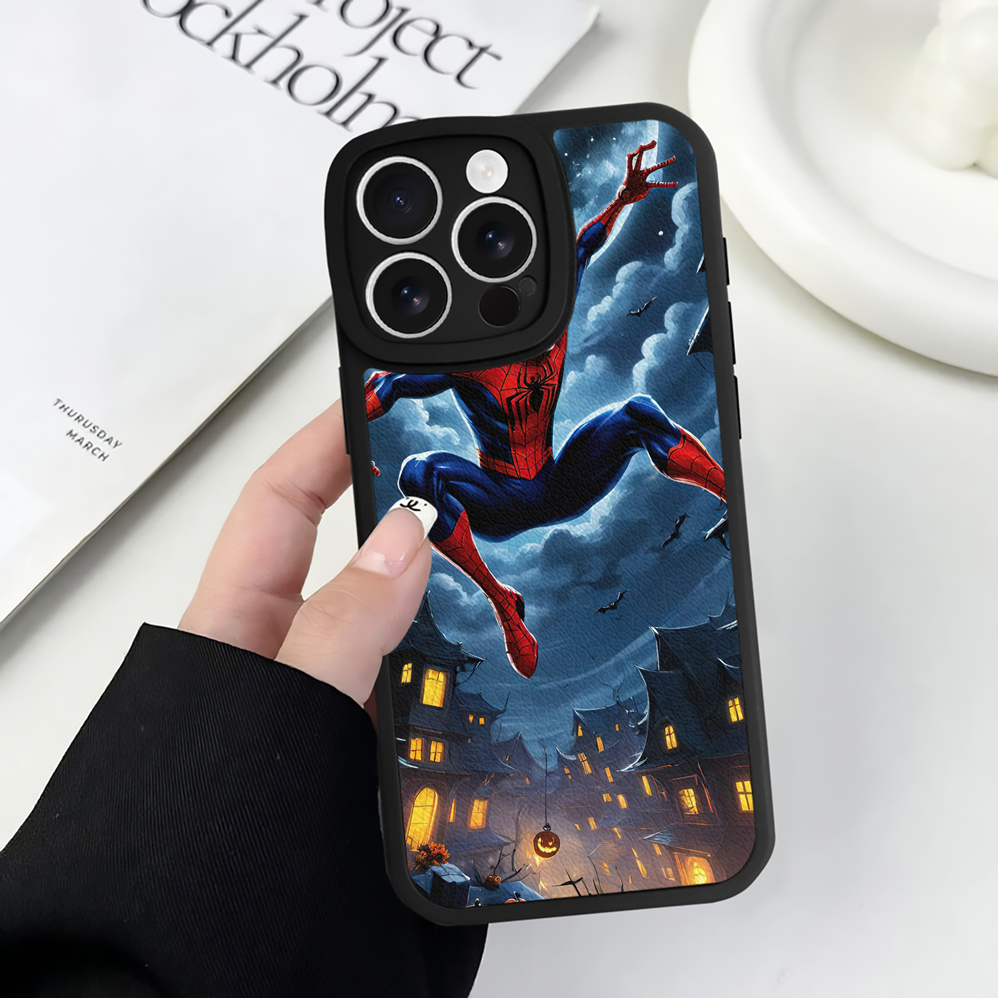 Spider Man スパイダーマン 【iPhone 16シリーズ対応】シリコンスマホケース（レザー調） 材質：シリコン